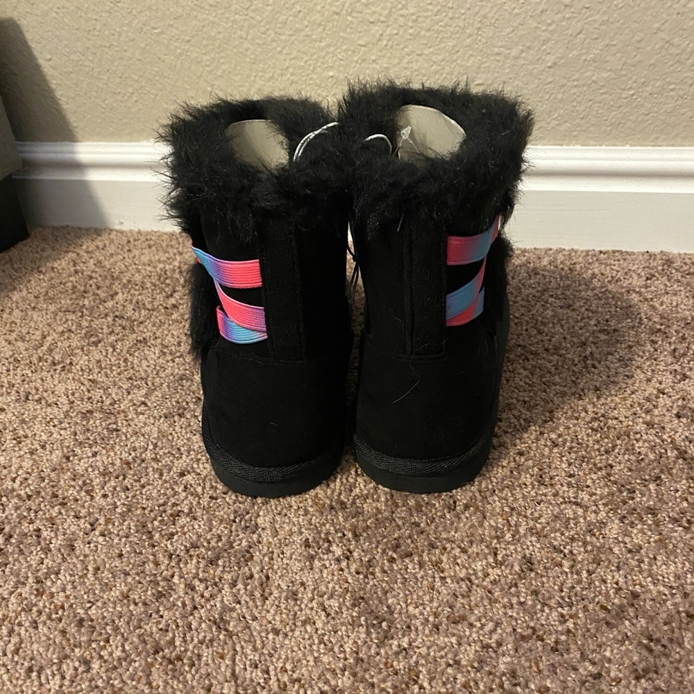 Brand New Girls Boots - Picture 4 of 6